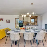 Villa Analucija *