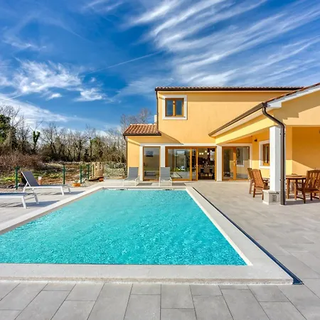 Villa Analucija